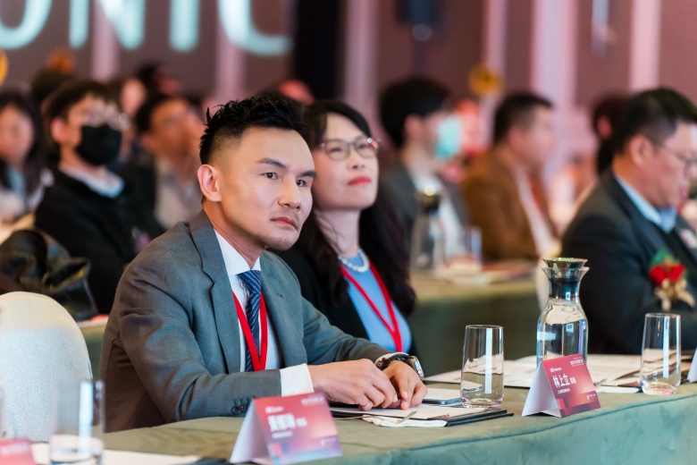 20251123140935ILCE-9